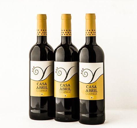 casa abril vino packaging